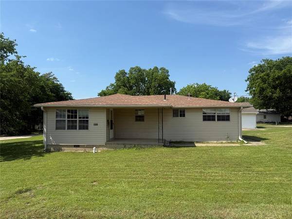 417 W 8th ST, Wewoka, OK 74884