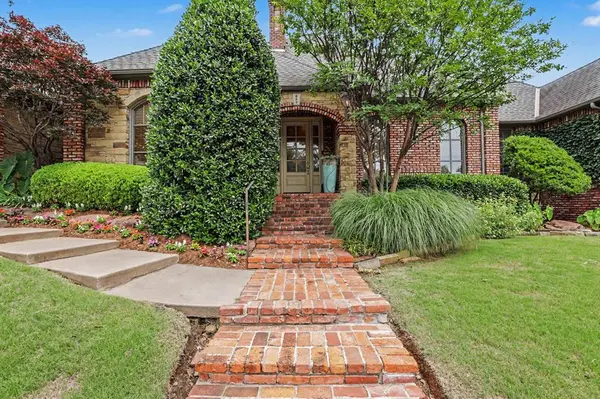 800 Shadow Wood DR, Edmond, OK 73034