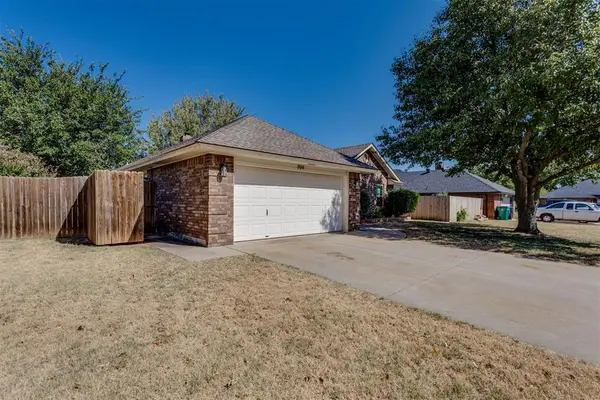 704 Gregg CT, Yukon, OK 73099
