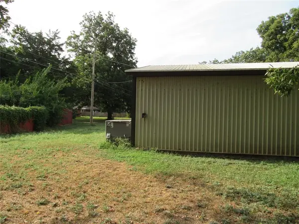 103 E Quapaw, Lindsay, OK 73052