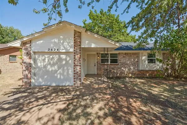 2624 Kings RD, Moore, OK 73160