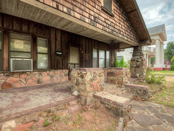 619 S 6th ST, Chickasha, OK 73018