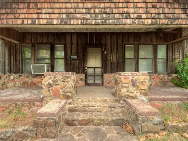 619 S 6th ST, Chickasha, OK 73018