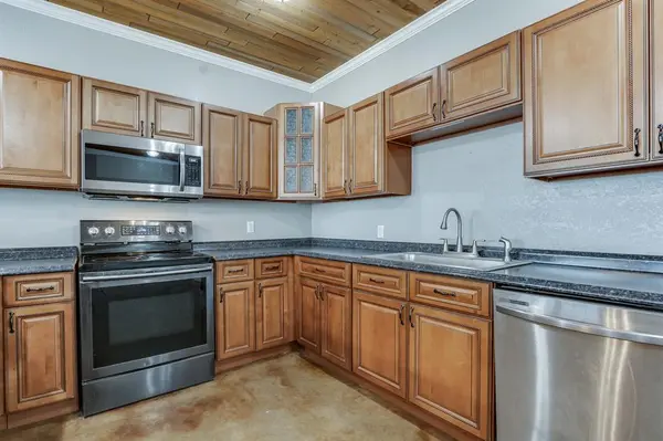 2406 S Logan RD, Lahoma, OK 73754