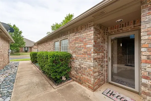 1633 Laurel PL, Edmond, OK 73003