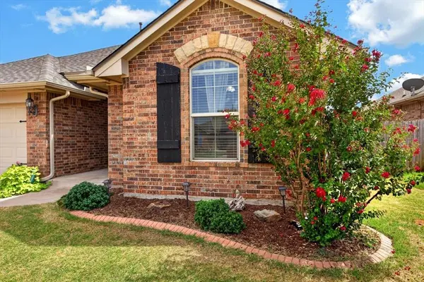 11128 SW 39th CT, Mustang, OK 73064