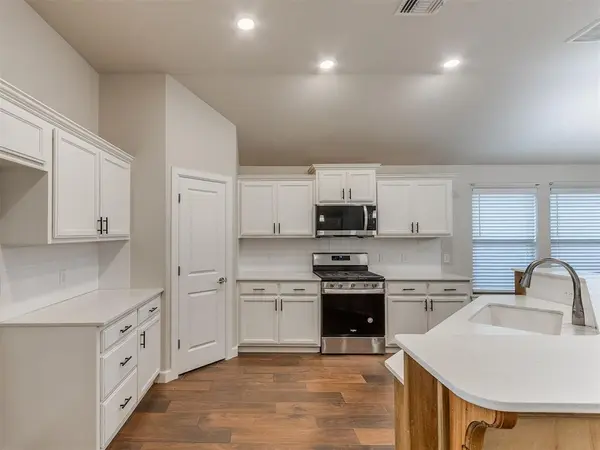 10317 NW 34th TER, Yukon, OK 73099