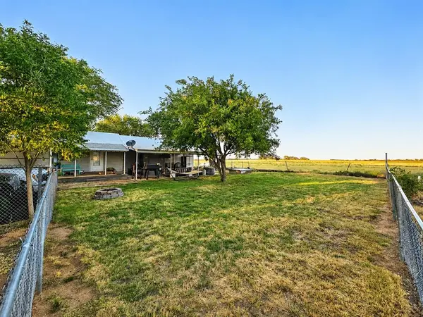20456 E 1410 RD #109, Lone Wolf, OK 73655