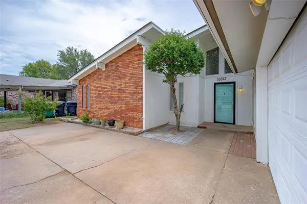 10312 Fairfax LN, Yukon, OK 73099