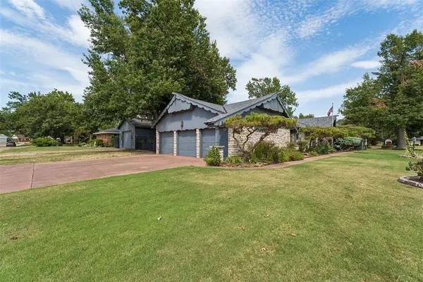 1527 Holliday DR, Norman, OK 73069