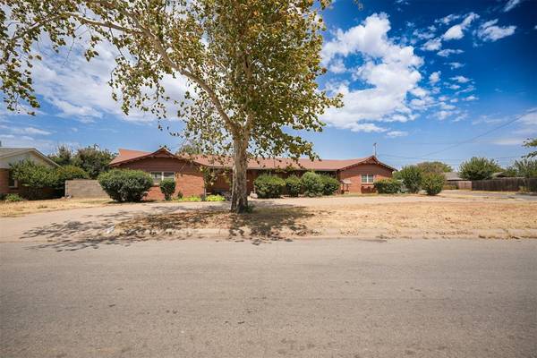 1909 Willard DR, Altus, OK 73521