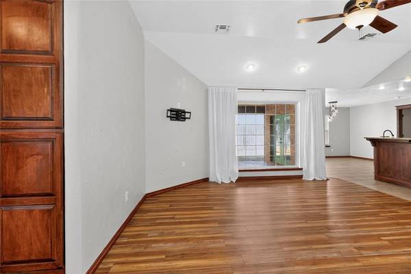1105 Hershel DR, Elgin, OK 73538