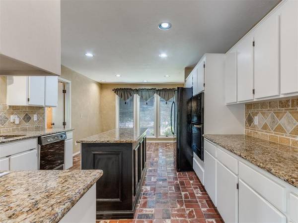 1201 Fox Bluff CT, Edmond, OK 73034