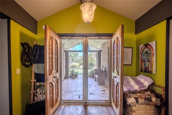 10046 Deer Creek RD, Weatherford, OK 73096