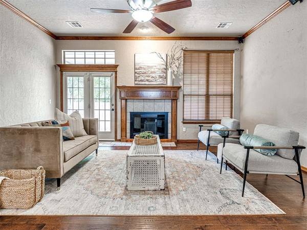 609 S Castlerock LN, Mustang, OK 73064