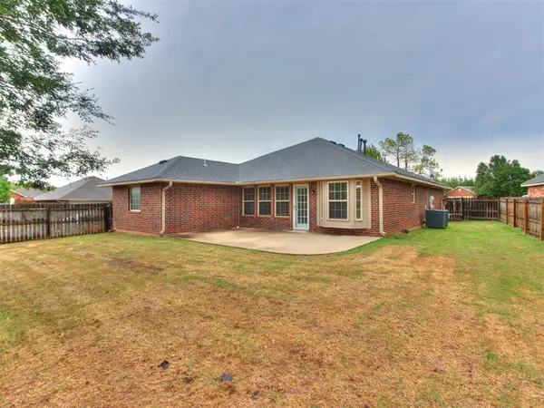 21925 Homesteaders RD, Edmond, OK 73012