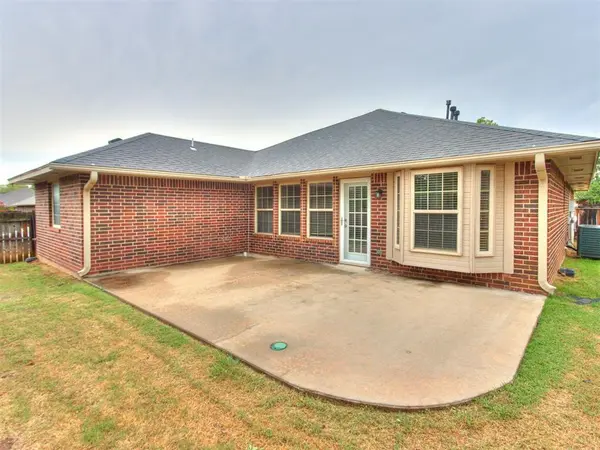 21925 Homesteaders RD, Edmond, OK 73012