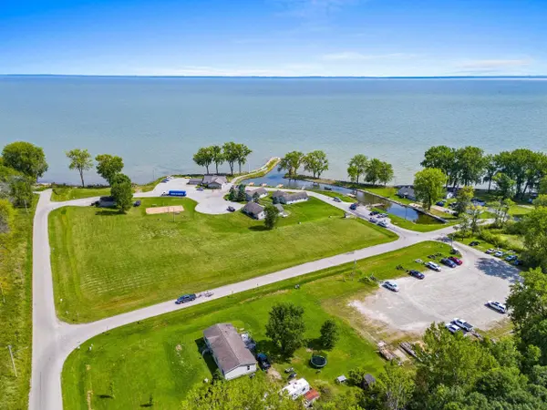 3926 SPINNAKER CT, Little Suamico, WI 54141