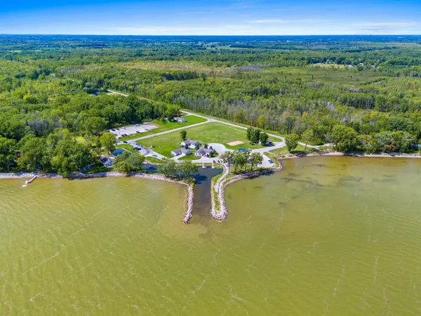3926 SPINNAKER CT, Little Suamico, WI 54141