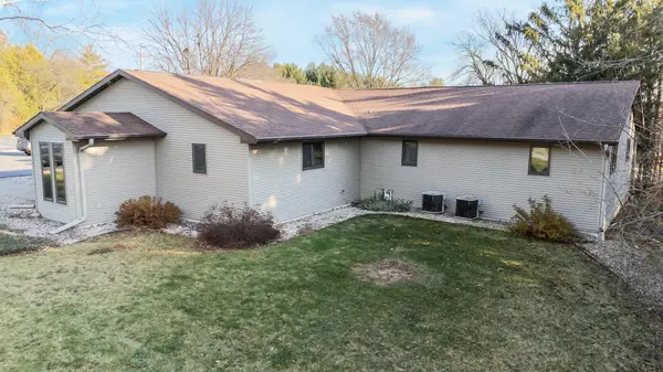 645 HAWTHORNE DR, Omro, WI 54963
