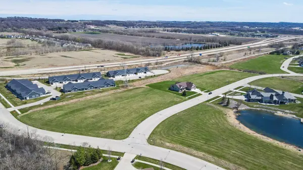 493 N COUNTRY LN #33, Fond Du Lac, WI 54935
