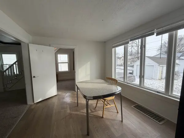208 1ST ST, Oconto, WI 54153