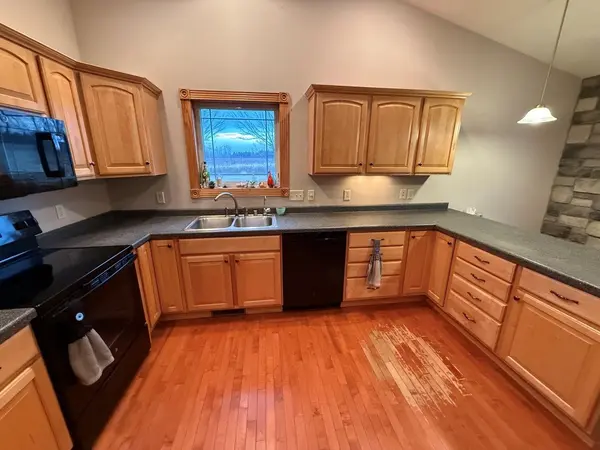 E8835 HUNTLEY RD, New London, WI 54961-8619