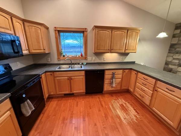 E8835 HUNTLEY RD, New London, WI 54961-8619