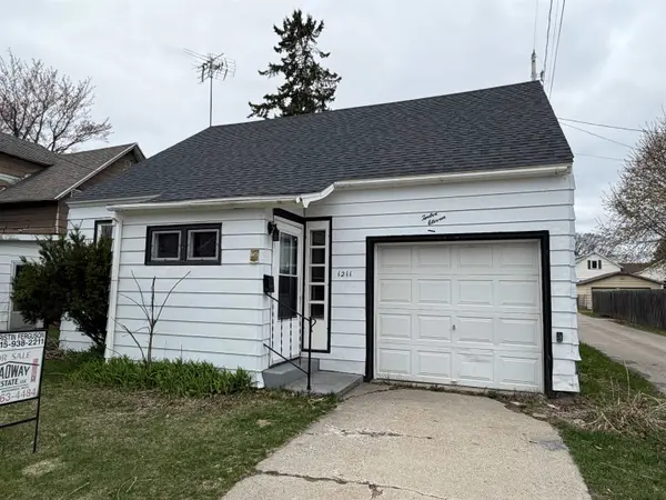 1211 WELLS ST, Marinette, WI 54143