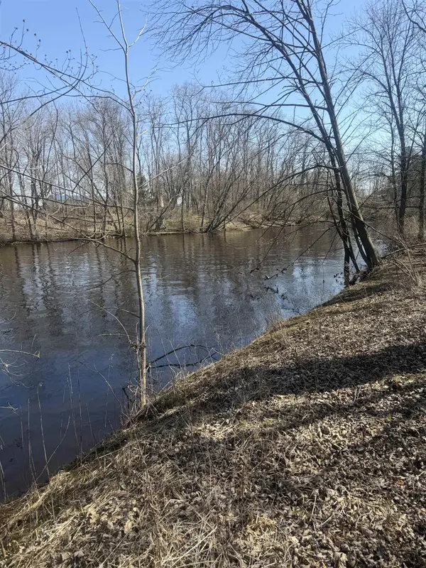 4106 AIRPORT RD, Oconto, WI 54153