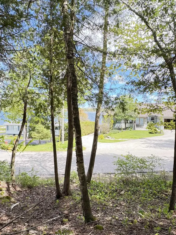 N DULUTH AVE, Sturgeon Bay, WI 54235