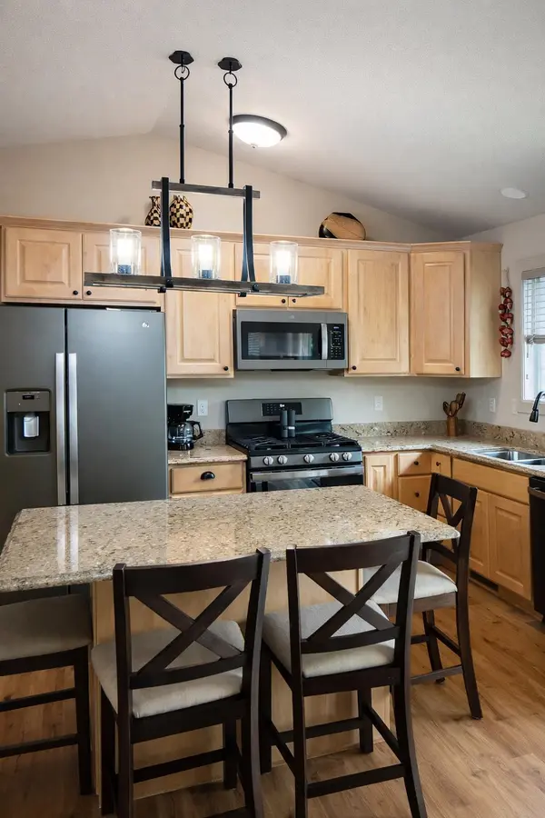 837 SUNRIDGE DR, Waupaca, WI 54981