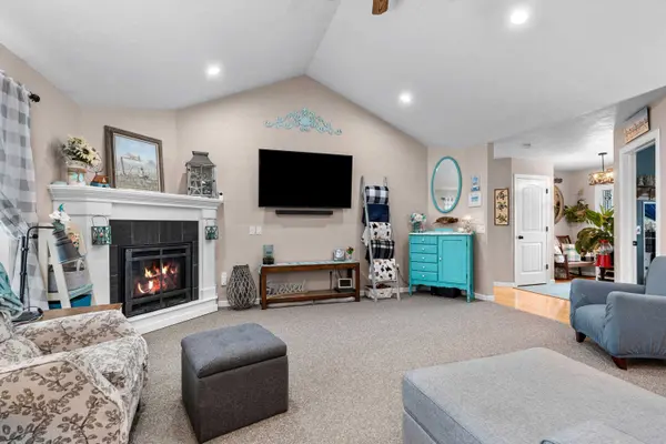 833 WHISPERING WAY, Omro, WI 54963