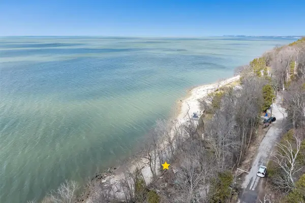 5341 EDGEWATER BEACH RD, Green Bay, WI 54311