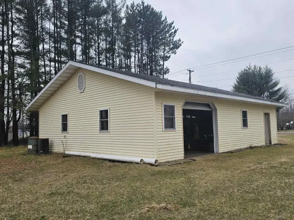 525 SUMMIT ST, Wild Rose, WI 54984