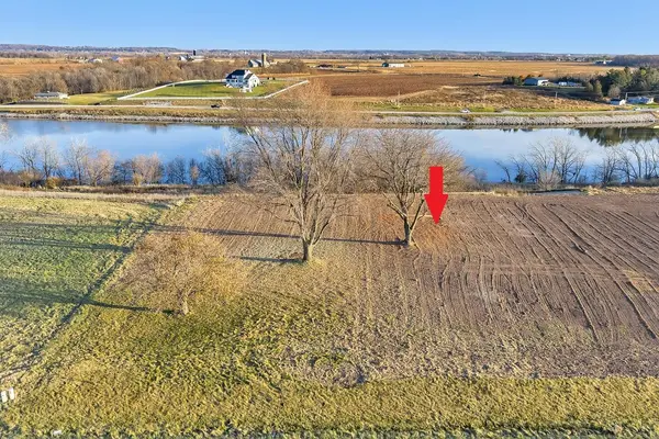 4307 LOST DAUPHIN RD #4, De Pere, WI 54115