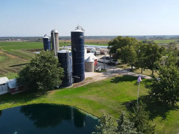 8223 MIDDLE RD, Oostburg, WI 53070