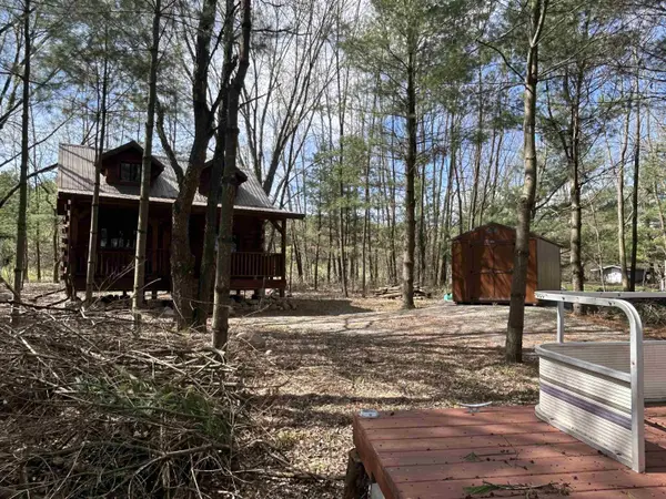 E1881 LAKE SHORE DR, Iola, WI 54945