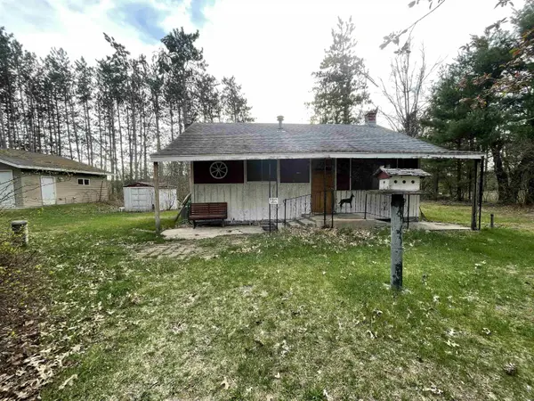 N6855 S LAKE DR, Wild Rose, WI 54984