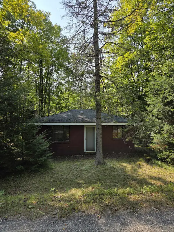 W7793 BERGESON LN, Amberg, WI 54102