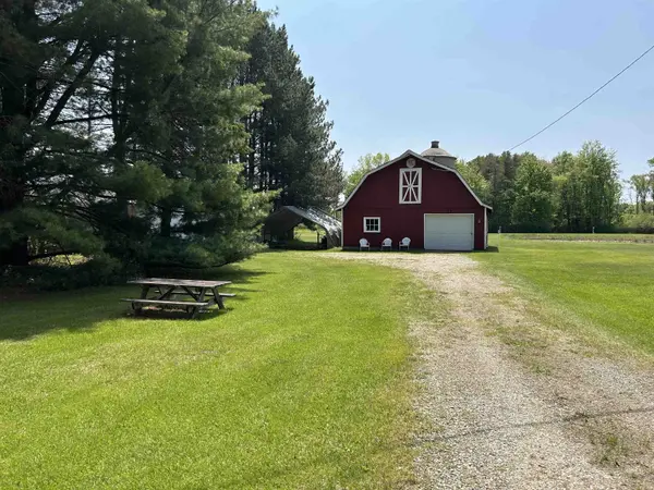 N1901 KUTZ RD, Marinette, WI 54143