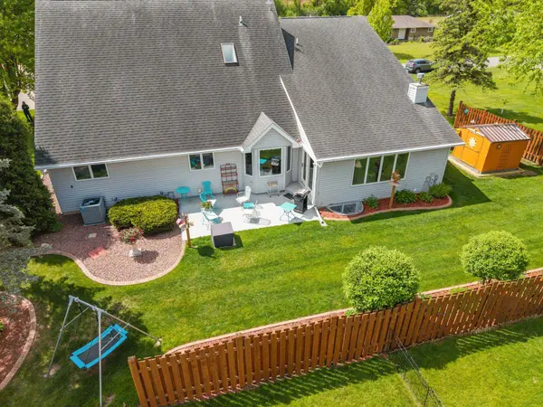 130 HILLTOP DR, Neenah, WI 54956-3516