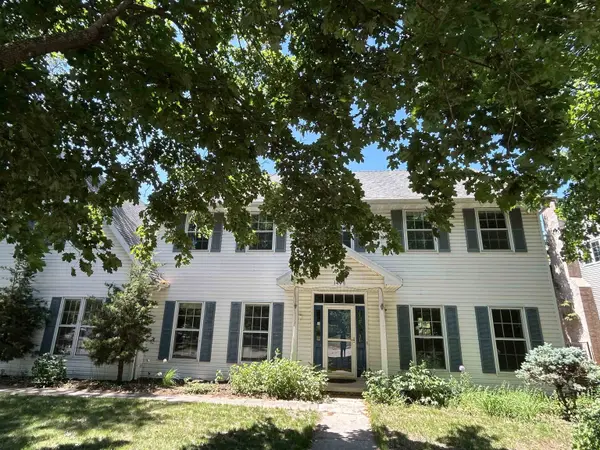 1498 PARKWAY DR, Green Bay, WI 54304