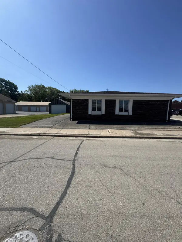 200 E WISCONSIN ST, Seymour, WI 54165