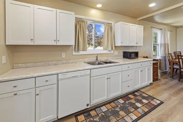 103 W BAY SHORE ST, Marinette, WI 54143