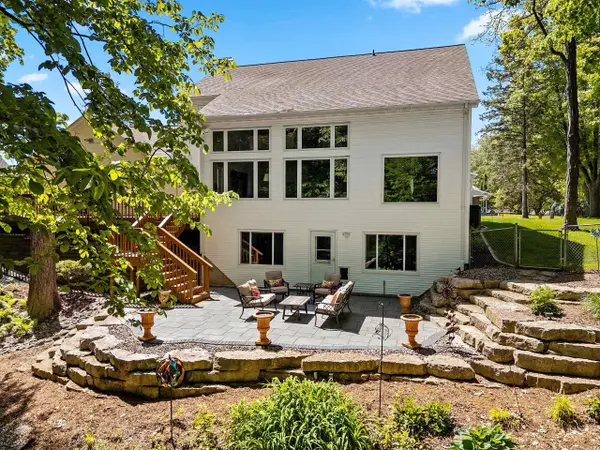 2595 EDGEWOOD LN, Green Bay, WI 54302-4881