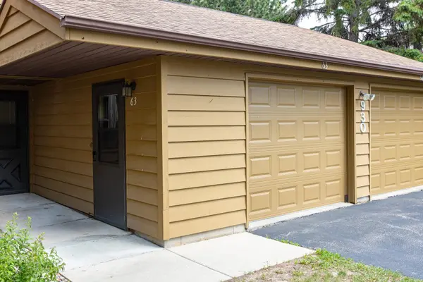 930 MANOR DR #63, Neenah, WI 54956