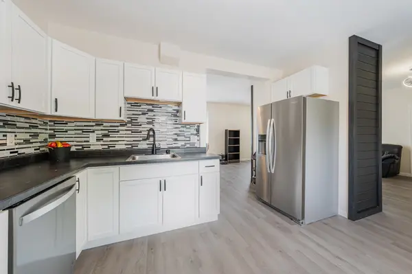 402 E LINCOLN AVE, Oshkosh, WI 54901