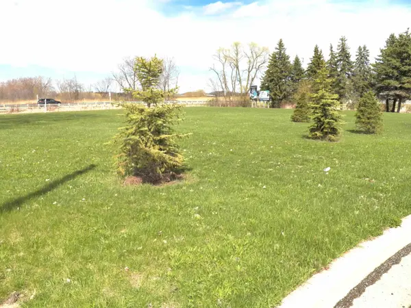 201 WEST HAVEN CT #8, Luxemburg, WI 54217-0000
