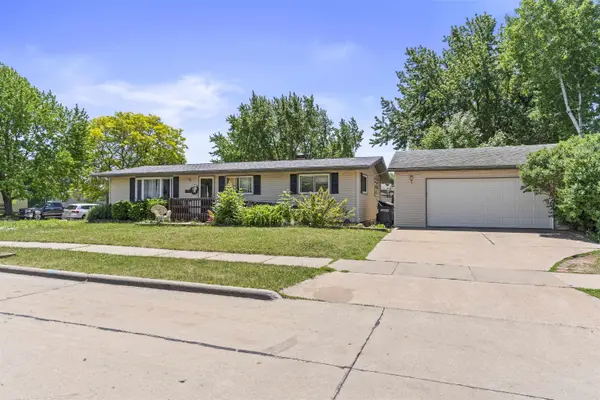 1602 THORNTON DR, Oshkosh, WI 54904